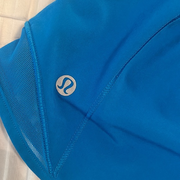 LULULEMON POOLSIDE HOTTY HOTS 4” LOW RISE!! size 4!! - Picture 3 of 4